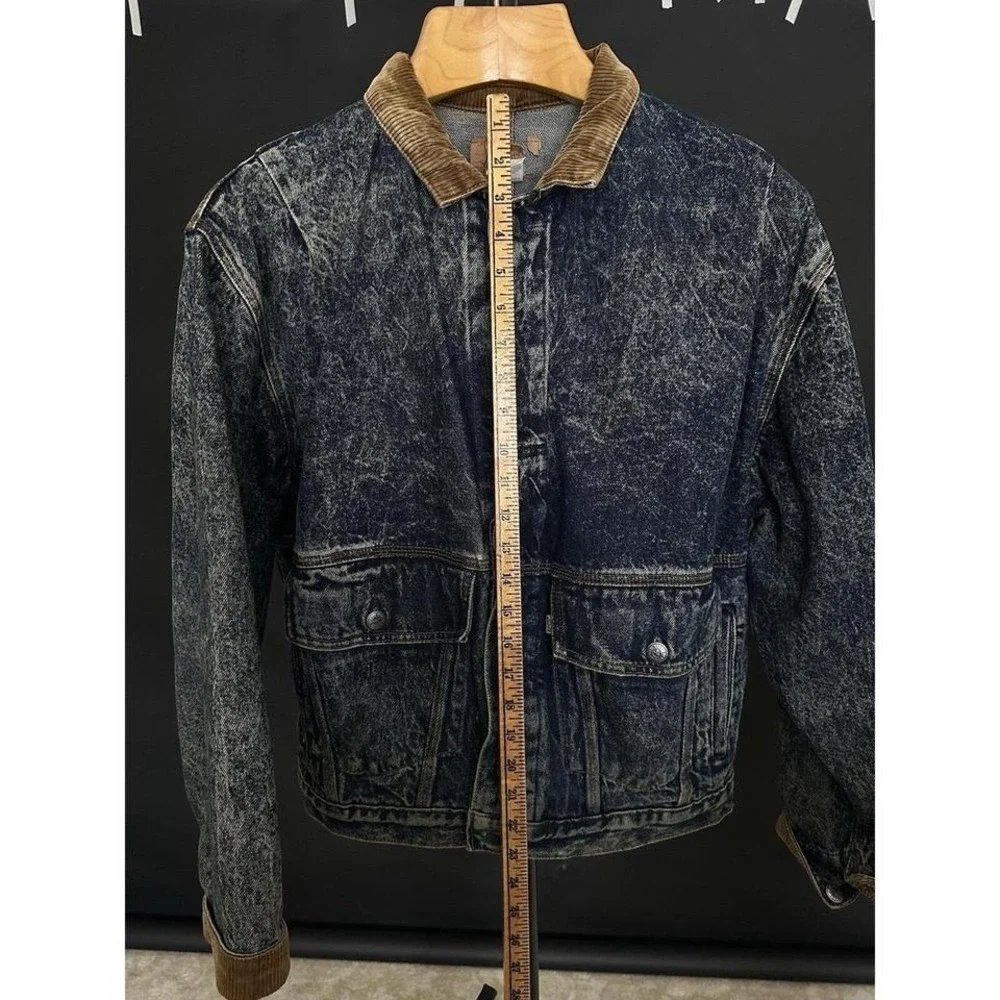 Levis see labels